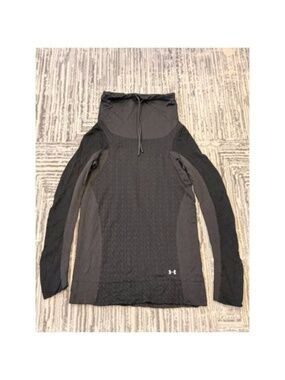New Under Armour women's small fitted turtleneck Heatgear top w/thumb slots